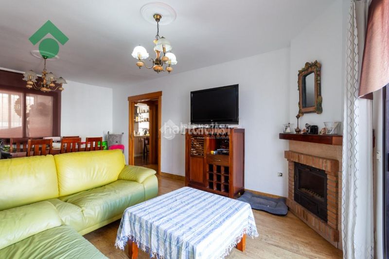 Foto 95f67d33-d9a0-46fc-9280-3e4b273ee3a4. Casa aparellada a Almijara Nerja