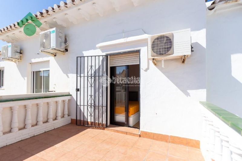 Foto d6ce27c5-8106-4ce8-bed4-045587ffe52d. Casa aparellada a Almijara Nerja