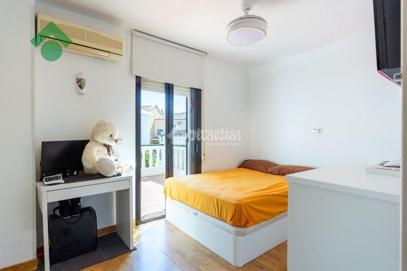 Foto f2a68f51-f0c5-4d4c-a226-c31d2b7122dc. Casa aparellada a Almijara Nerja