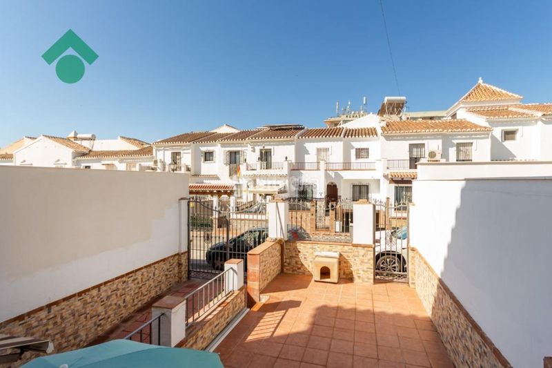 Foto facfe4c8-b2f1-4d74-acc8-a73ea5a0ba84. Casa aparellada a Almijara Nerja