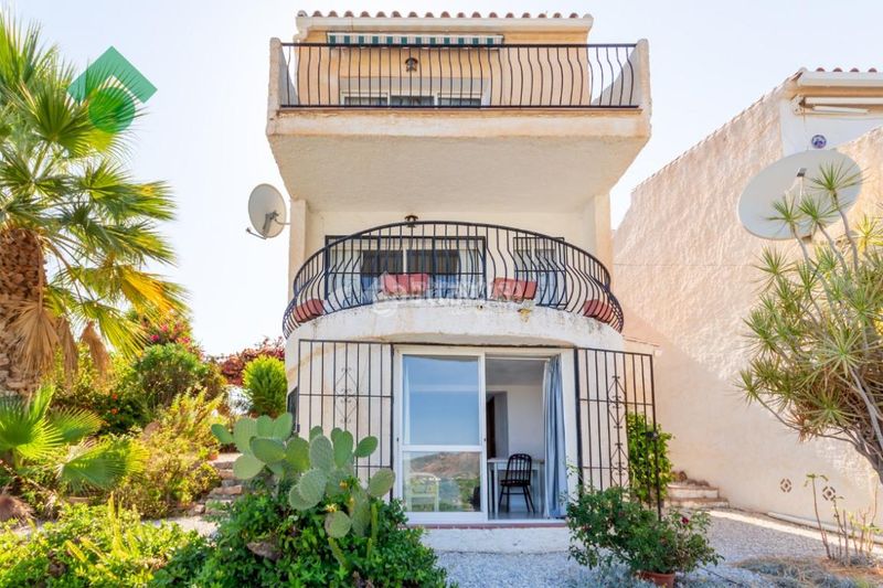 Foto bcfcd38e-f6ee-4a57-bc25-2d6faab91714. Casa  en venta en Burriana Nerja