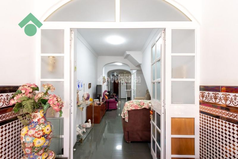 Foto bcece0e6-9b0b-4ce0-a20f-f4172d15bd90. Casa aparellada amb calefacció a Centro Nerja