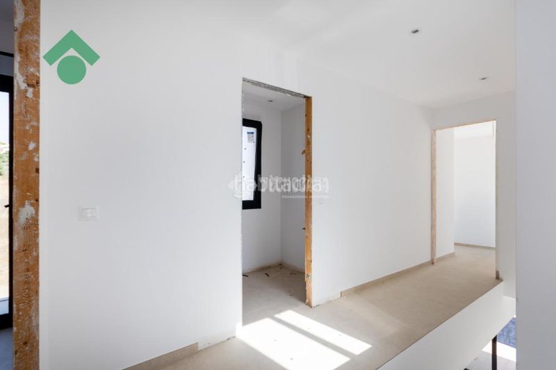 Foto f10979bc-8b3c-4bb3-9656-44f12bb03723. Casa aparellada a Capistrano Nerja