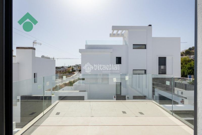 Foto fa5908c2-dcef-49ed-aa9e-ef91bf9dce99. Casa aparellada a Capistrano Nerja