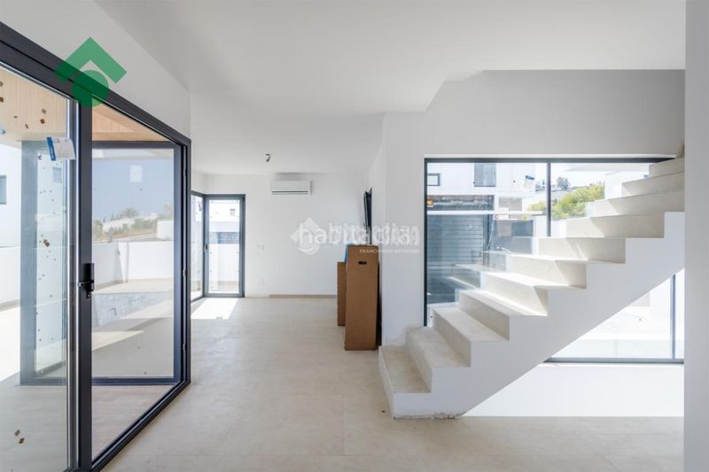 Foto fee5e039-8569-4a64-a248-8bcf43be7c79. Casa aparellada a Capistrano Nerja