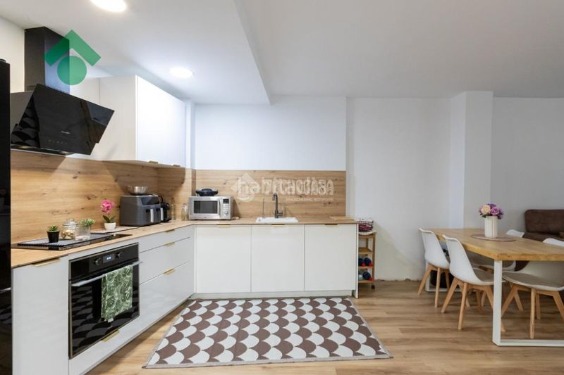 Foto 0aa65e4a-8b5f-4128-8b97-8a9c44190c5f. Piso  en venta en Centro Nerja
