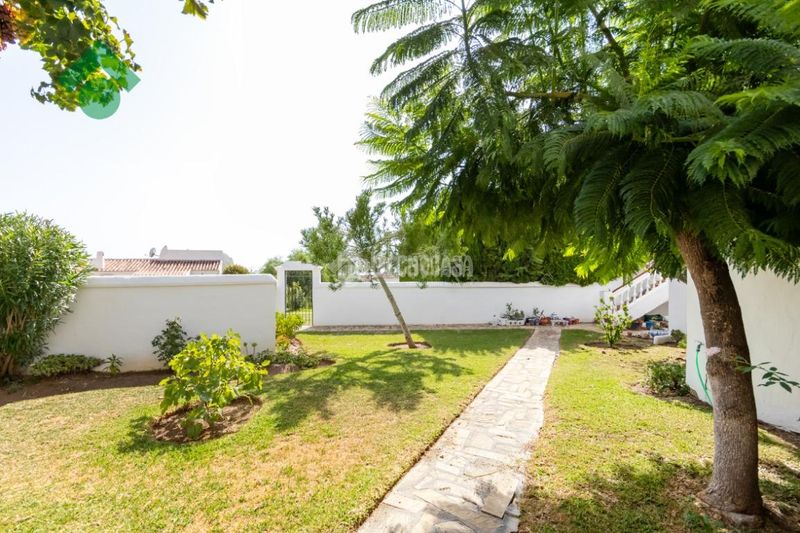 Foto 6cc3483b-3a60-442b-84f7-a4428c2461bd. Casa aparellada a Capistrano Nerja