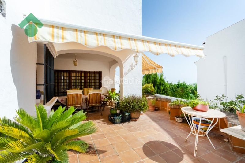Foto 91a8b970-173d-46ab-be67-94d91aa3d20e. Casa aparellada a Capistrano Nerja