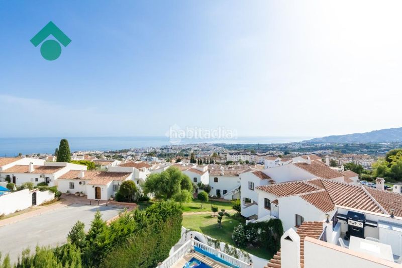 Foto fb84ace1-387a-4c78-96a3-4fa17611b4b3. Casa aparellada a Capistrano Nerja