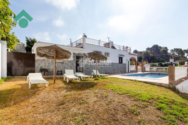 Foto 43e09279-4053-4380-8aee-b7de4f4fd478. Masia amb piscina a Avda Pescia - Ctra de Frigiliana Nerja