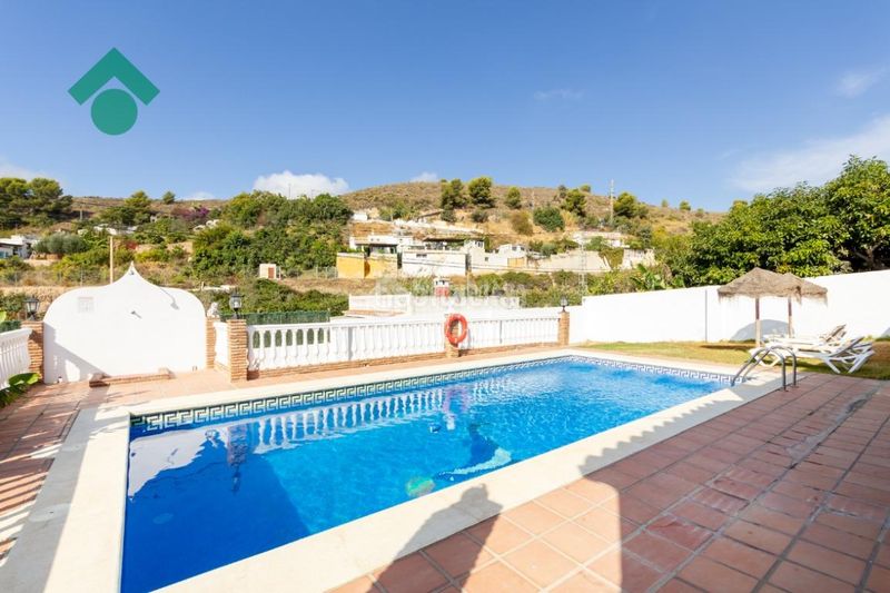 Foto ffa4a48a-2ba5-4569-9e2b-3cdc352732c2. Masia amb piscina a Avda Pescia - Ctra de Frigiliana Nerja