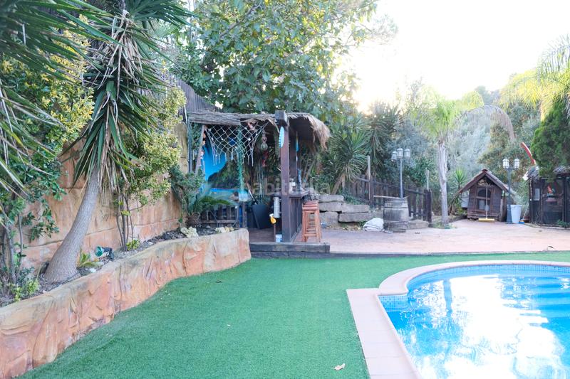 Foto 358c200a-4459-4191-b6d1-86f88e41b69f. Casa con camino parcheggio piscina in Vilanova del Vallès