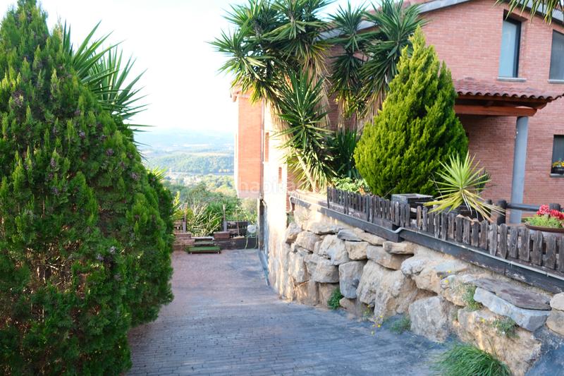 Foto 3f93f8fa-b6bf-4cf5-b20b-c9c857ebfbd0. Casa con camino parcheggio piscina in Vilanova del Vallès