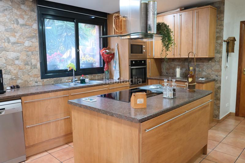 Foto 7bf261be-84b1-4108-8dc6-74911de803fa. Casa con camino parcheggio piscina in Vilanova del Vallès