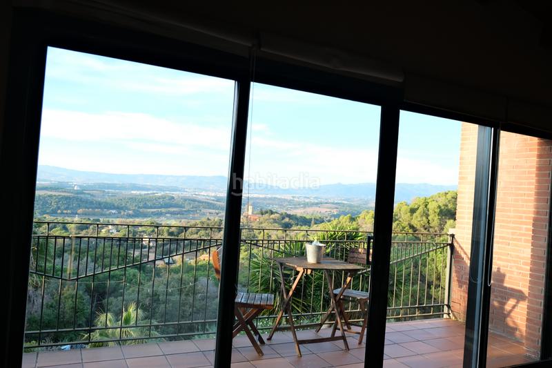 Foto a26d44d6-40c1-4cdd-823c-0273ee9a426e. Casa con camino parcheggio piscina in Vilanova del Vallès