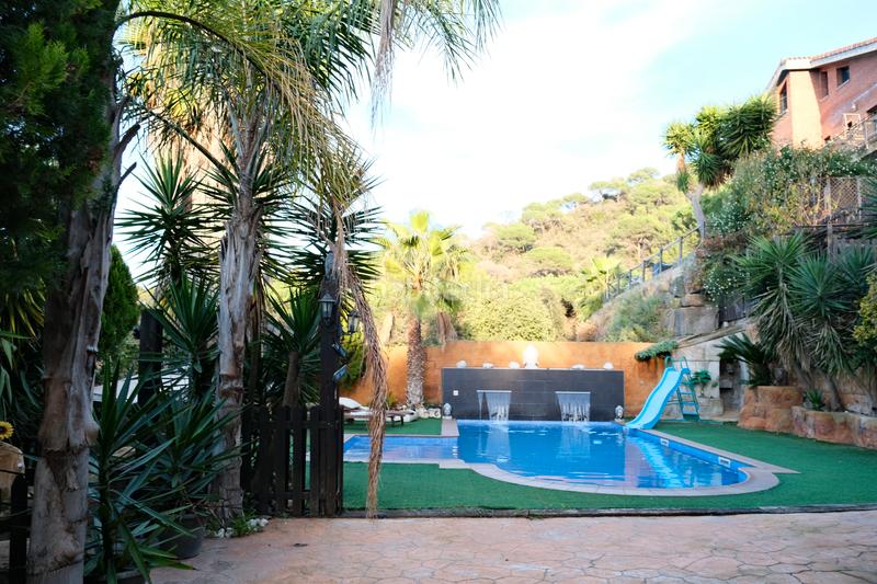 Foto b094bd62-43ec-48ff-bd9f-e886d6aee886. Casa con camino parcheggio piscina in Vilanova del Vallès