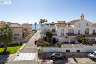 Casa aparellada  Avenida avenida de los geranios, 10. Casa en calahonda de 8 dormitorios .