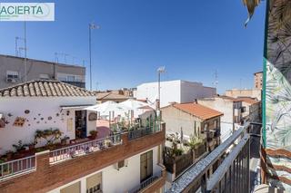 Pis  Calle concha espina 16. Gran oportunidad en el zaidín piso en cuarta planta con ascensor