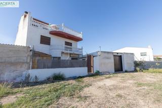 Casa  Plaza iglesia-p ruiz 3. Amplia casa con espectaculares vistas a sierra nevada