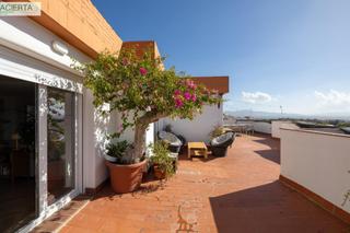 Àtic a La Cruz. Descubre este exclusivo ático reformado con terraza de ensueño.