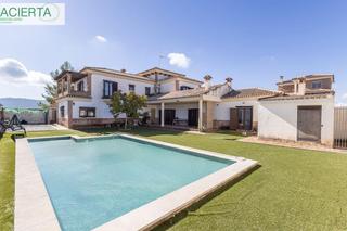 Chalet  Venus 18. Chalet en urbanización entre alamos pantano de cubillas