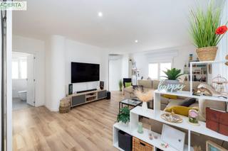 Rez-de-chaussée  Calle  isla. Piso en planta baja con entrada independiente, garaje y trastero