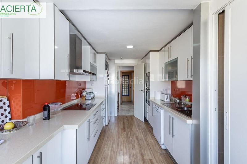 Foto fff9ffea-c459-4af3-9eb9-585e2a7d2887. Zweistöckige wohnung mit heizung in Camino de Ronda Granada