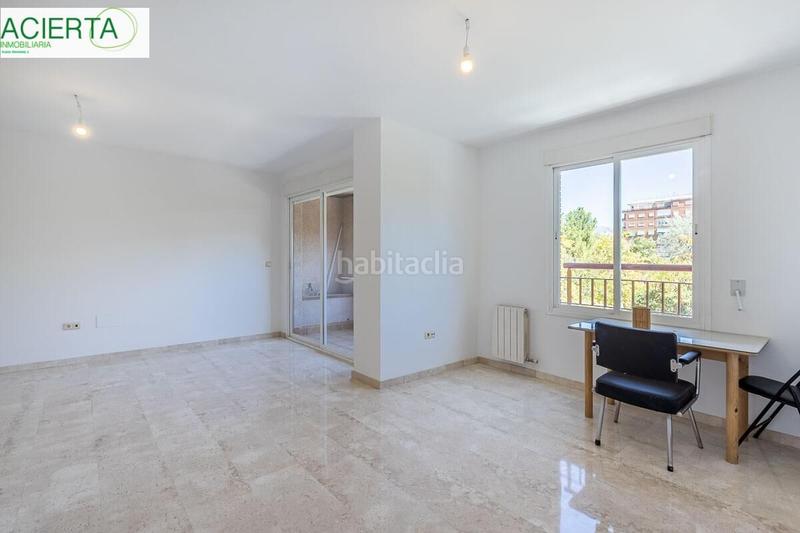 Foto 25d19644-235e-495c-91f9-0cd5ff3a303c. Flat with heating parking in Rosaleda - Juventud Granada