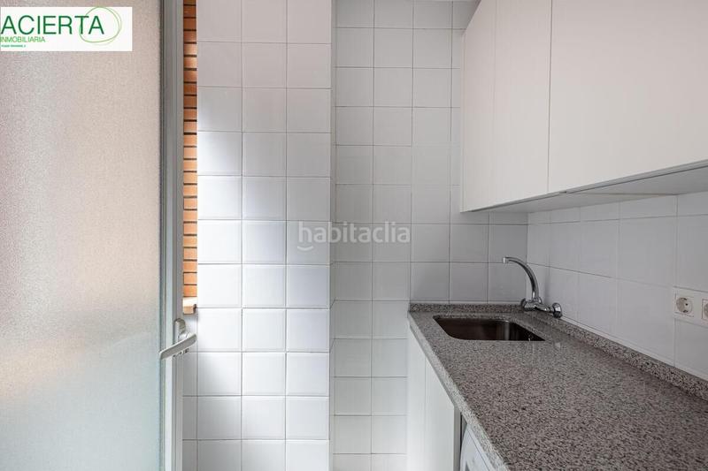 Foto 2d6842f9-c922-40b1-93c4-94553ca44ba2. Flat with heating parking in Rosaleda - Juventud Granada