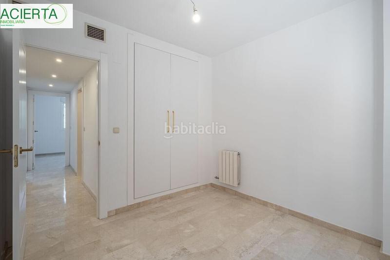 Foto 2db4cec1-b5e1-4820-82de-d5db7f1eccfb. Flat with heating parking in Rosaleda - Juventud Granada