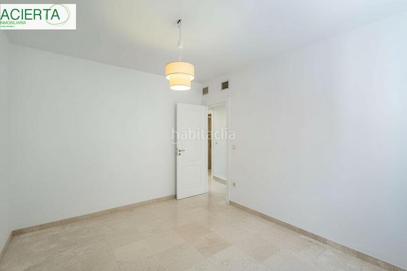 Foto 6079e035-c305-4882-b597-b8b4beadb5fc. Flat with heating parking in Rosaleda - Juventud Granada