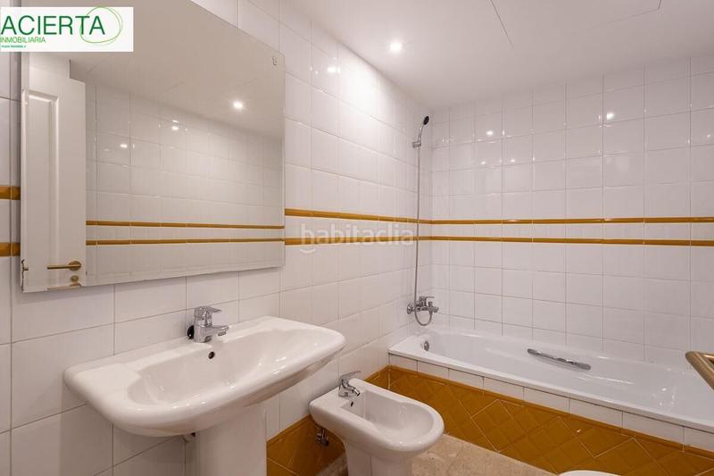 Foto 67be3b4d-42bc-4a5f-a94d-3a4f5af14a4d. Flat with heating parking in Rosaleda - Juventud Granada