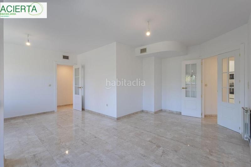 Foto 691a36b9-440d-4d17-bbed-958699d119cb. Flat with heating parking in Rosaleda - Juventud Granada