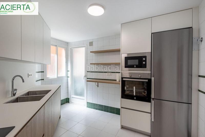 Foto 6e3e9154-65f1-4e08-98de-cc3e6a8e6cad. Flat with heating parking in Rosaleda - Juventud Granada