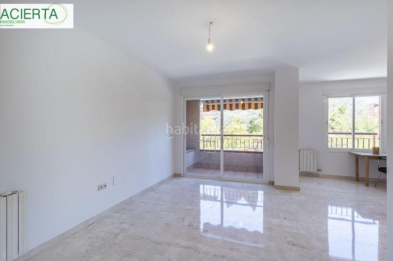 Foto 8c01e4fb-74c8-44bf-8876-0c8cfff983e9. Flat with heating parking in Rosaleda - Juventud Granada