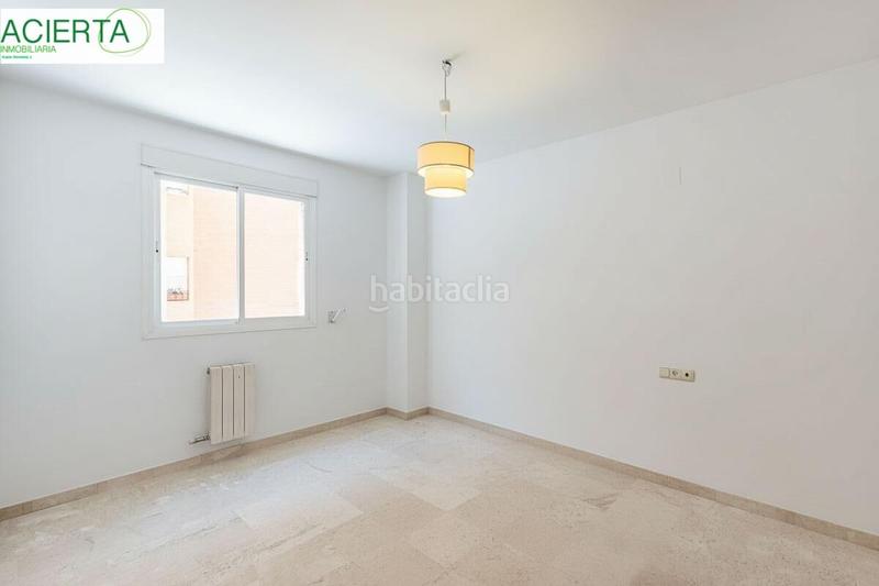 Foto ba67072f-2ec7-4717-aacf-f65f520fb4ed. Flat with heating parking in Rosaleda - Juventud Granada