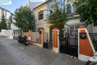 Casa adossada  Calle dorotea. Exclusiva casa en granada capital, junto a avenida de cervantes