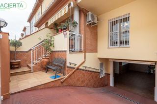 Casa adossada  Calle de la corbeta. Fantástica casa adosada junto a barrio periodistas ideal para vi