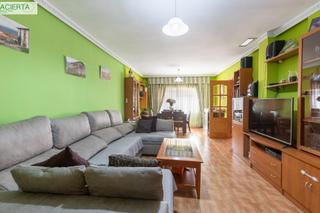 Maison jumelée  Calle de goya 6. Bonita casa haciendo esquina en calle goya armilla