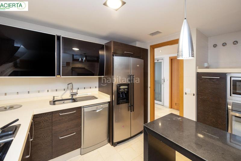 Foto 132b0759-731b-4f97-9cae-51fa36f8f046. Casa bifamiliare con riscaldamento parcheggio piscina in Granada