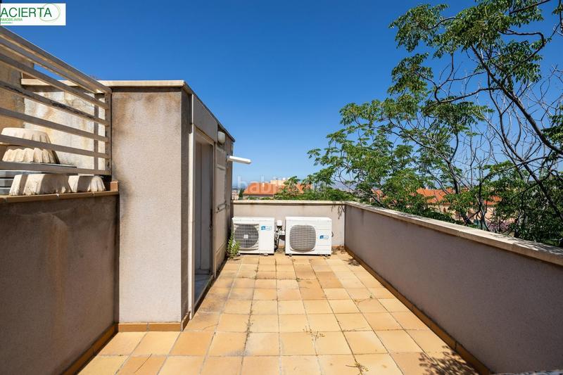 Foto 1fb33e0a-ea41-4a0c-9cb9-db2cf93c403b. Casa bifamiliare con riscaldamento parcheggio piscina in Granada