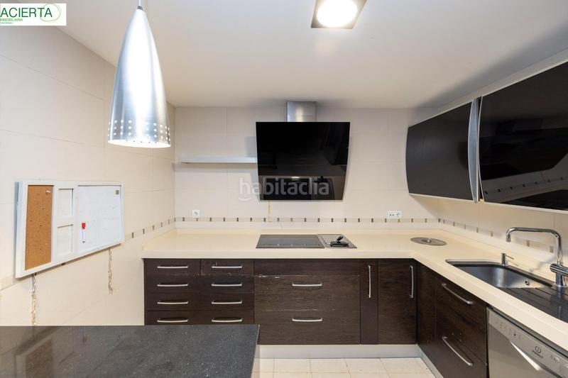 Foto acfe47f5-4794-4ccd-b409-bfe2d3a7de1a. Casa bifamiliare con riscaldamento parcheggio piscina in Granada