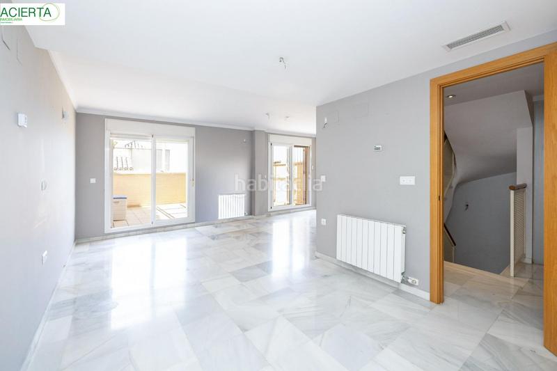 Foto b321f430-3bd2-40c1-bc65-1e5dd4f2174c. Casa bifamiliare con riscaldamento parcheggio piscina in Granada