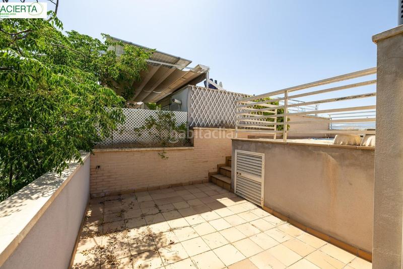 Foto f5c7629f-bd20-4186-adcf-6f8e332ea366. Casa bifamiliare con riscaldamento parcheggio piscina in Granada