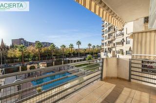 Pis  Calle del periodista rafael gago palomo 3. Pisazo muy luminoso con terraza y garaje en urbanización privada