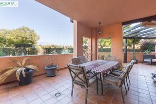 Etagenwohnung  Calle rector juan de dios lópez 5. Pisazo en urbanización albatros de playa granada con terraza de