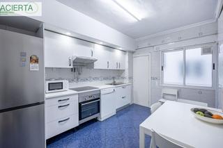 Piso  Calle ruiseñor. Magnifico piso muy luminoso de 155 m2 en pajaritos!