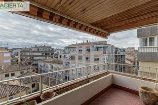 Flat  Calle tejeiro. Gran piso en el corazón de granada