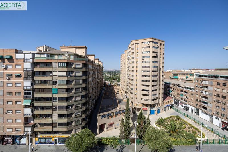 Foto 2002aa88-9d72-4f34-84bb-a90381f1554e. Pis a calle emperatriz eugenia 26 a Camino de Ronda Granada