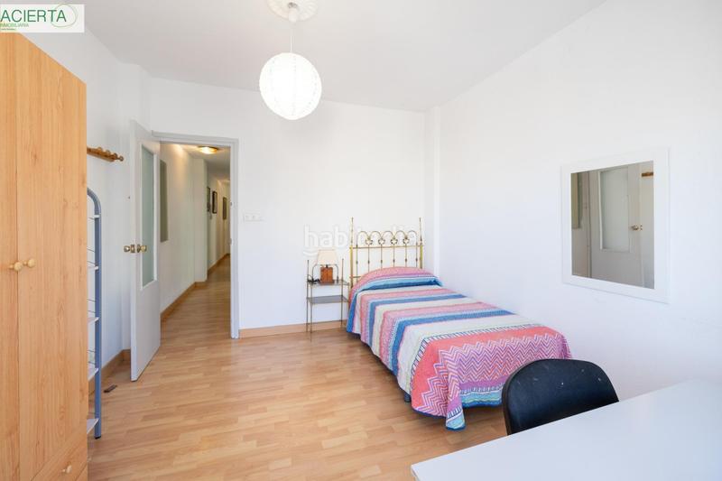 Foto 76fdc2d9-1b70-41fe-a880-eaa1438fac31. Pis a calle emperatriz eugenia 26 a Camino de Ronda Granada